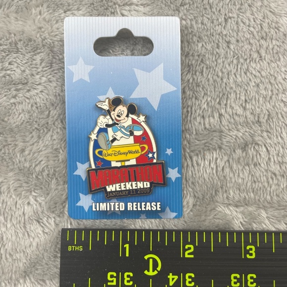 RunDisney Walt Disney World Limited Edition 2009 Marathon Weekend Mickey Pin NEW - Picture 3 of 4
